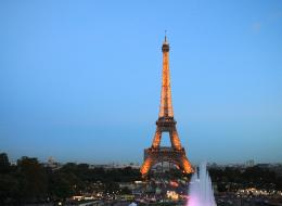 해질녘의 에펠탑 