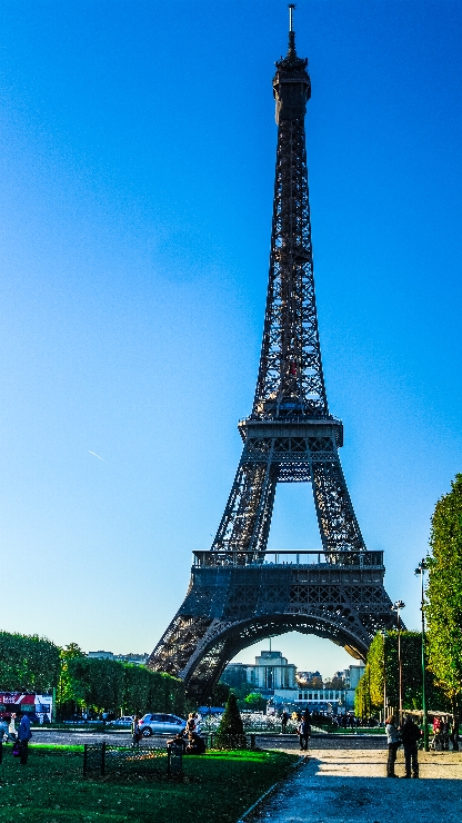 에펠탑을 마주하다 