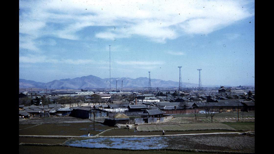 1952년 대구 K-2비행장 외곽에서 동대구방향 썸네일