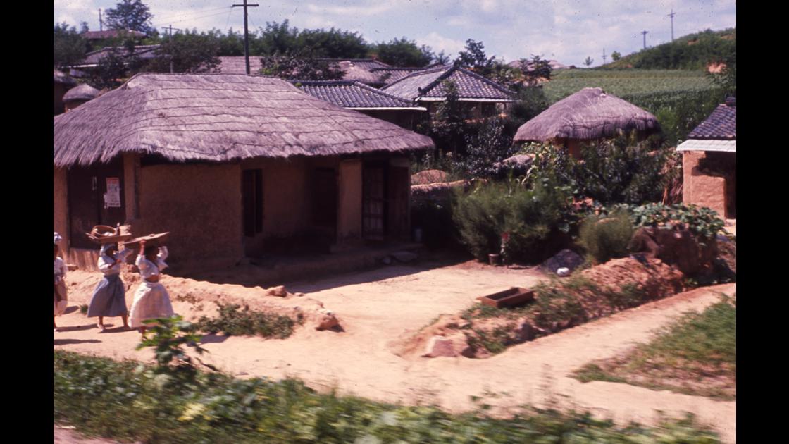1953년 대구 교외 마을과 아낙들 썸네일