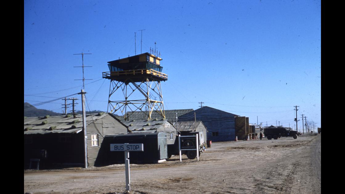 1952년 대구 K-2비행장 관제탑 썸네일