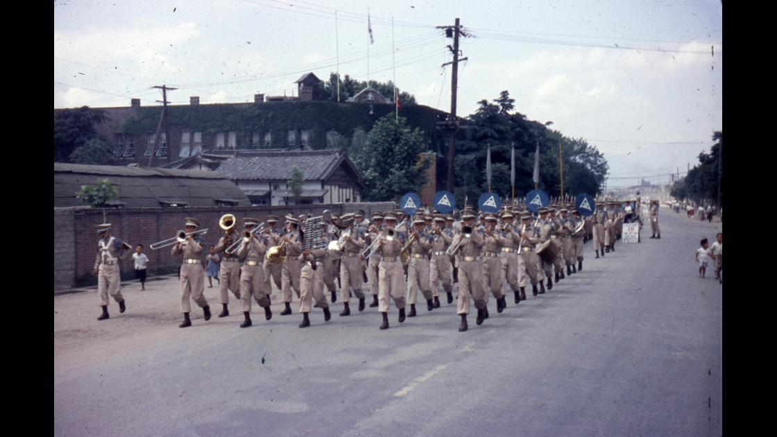 1957년 대구 수성구 제2군 사령부 소속 군악대 군악대 시가행진 썸네일