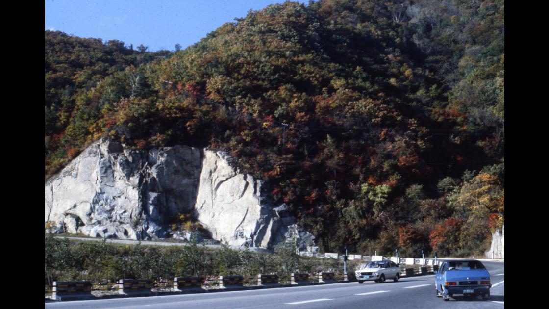 1978년 강릉에서 설악산으로 가는 도로 주변 단풍_1 썸네일