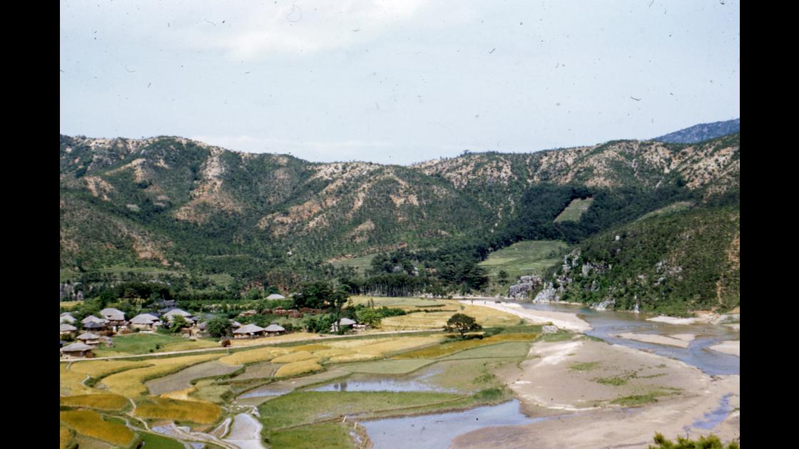 1952년 춘천지역 강변 자연마을 썸네일