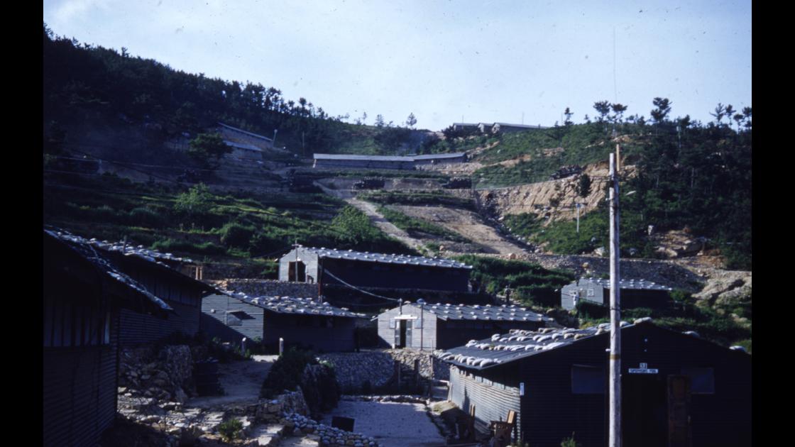 1952년 경남 통영 추봉도 포로수용소_4 썸네일