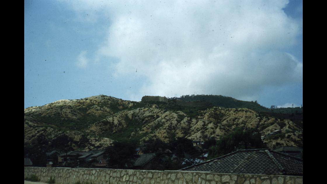 1954년 8월 5일 서울 동쪽의 성벽 부분_1 썸네일
