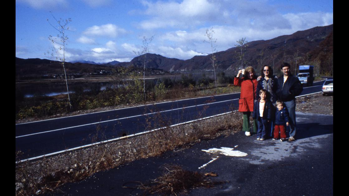 1978년 남한강 국도변의 외국인 가족 썸네일