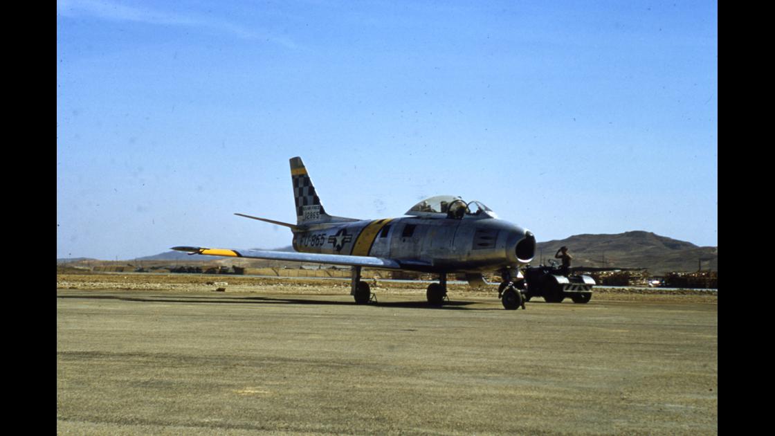 1954년 김포 K-14 비행장의 미 공군 F-86F 세이버 전투기 이륙 준비 썸네일