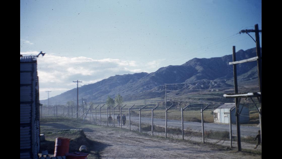 1953년 부산 가야포로수용소 앞 도로 썸네일