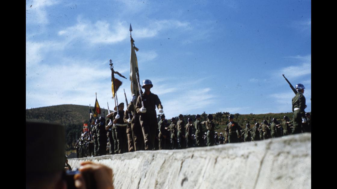1952년 6월 25일 한국통일부흥위원단 주최 유엔군 추념식이 열린 유엔묘지_5 썸네일