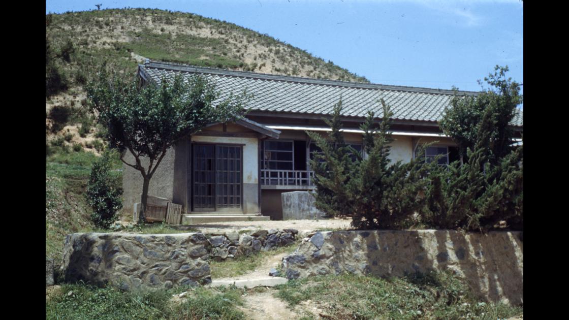 1952년 부산 남구 감만동의 옛 동항초등학교 관사 썸네일