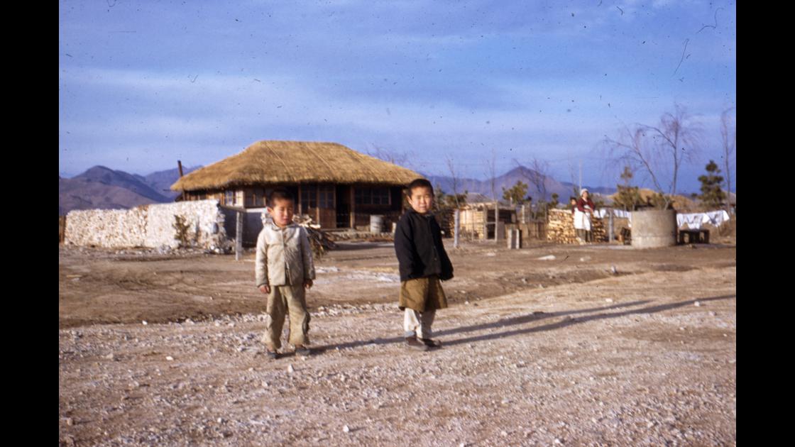 1952년 부산 남구 대연동 석포마을 산자락 가옥 아이 썸네일