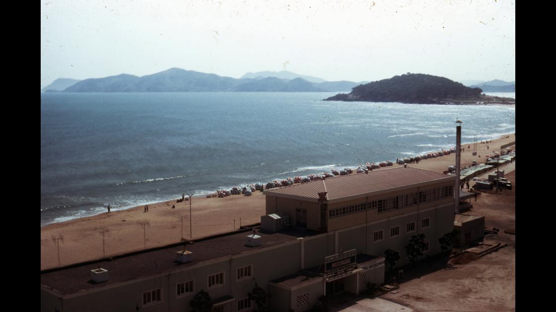 1967년 6월 부산 해운대구 해운대관광호텔에서 본 동백섬 방향 썸네일