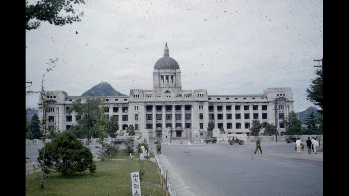1951년 서울 중앙청 건물 썸네일