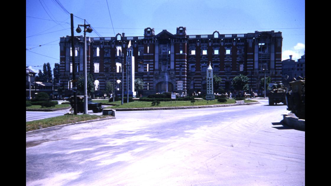 1952년 서울 중앙우편국과 이승만대통령 당선 축하 광고탑 썸네일