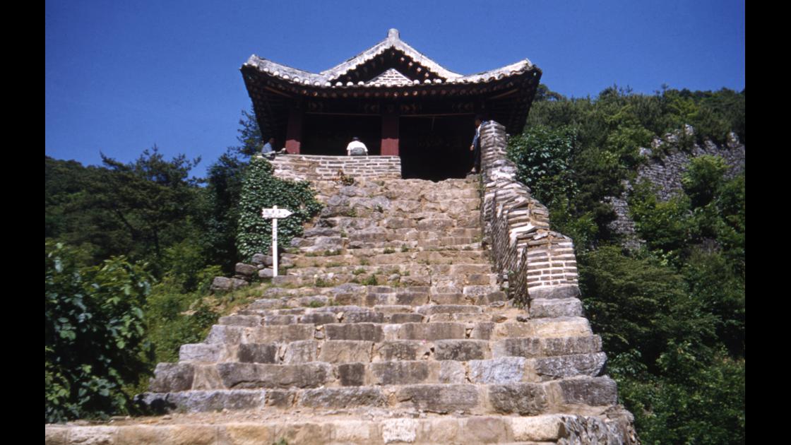 1953년 남한산성 동문(좌익문) 측면 계단길 썸네일