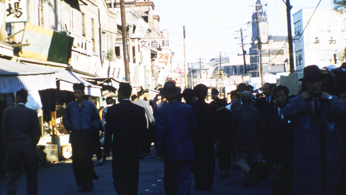 1953년 서울 명동성당이 보이는 거리 썸네일