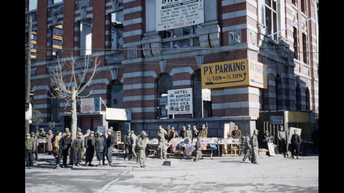 1953년 서울 중앙우편국 앞 썸네일