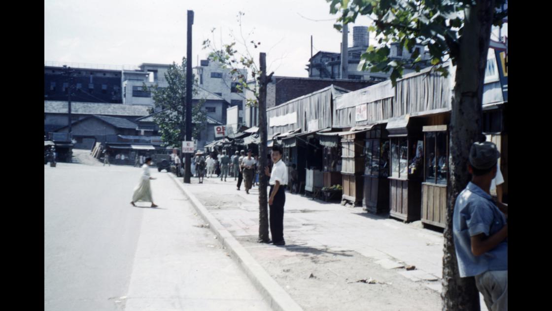 1954년 서울의 어느 거리 모습 썸네일