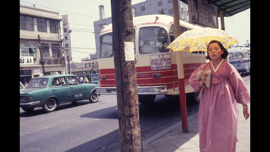 1968년 서울 종로5가 거리와 택시, 시내버스 모습_2 썸네일