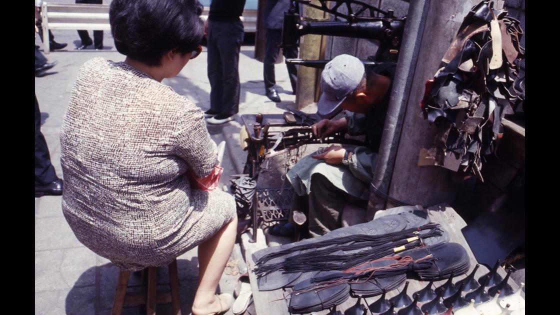 1968년 서울_ 거리의 구두수선공 썸네일