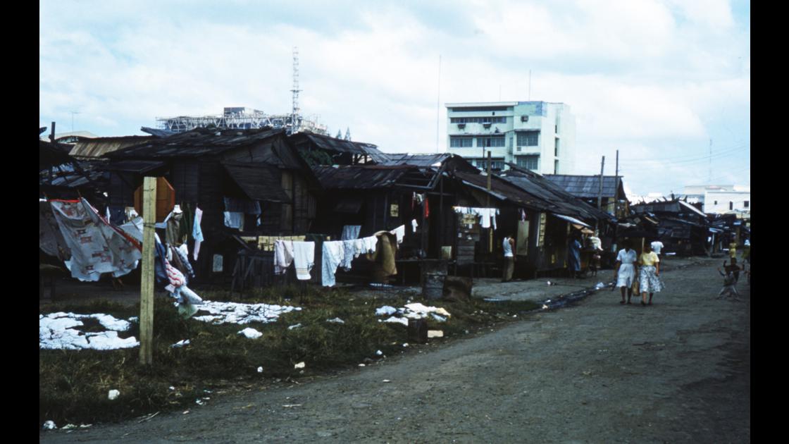 1970년대 초 서울 외곽의 빈민 판자촌 썸네일
