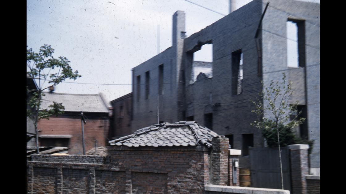 한국전쟁으로 파괴된 서울의 어느건물 1953년 모습 썸네일