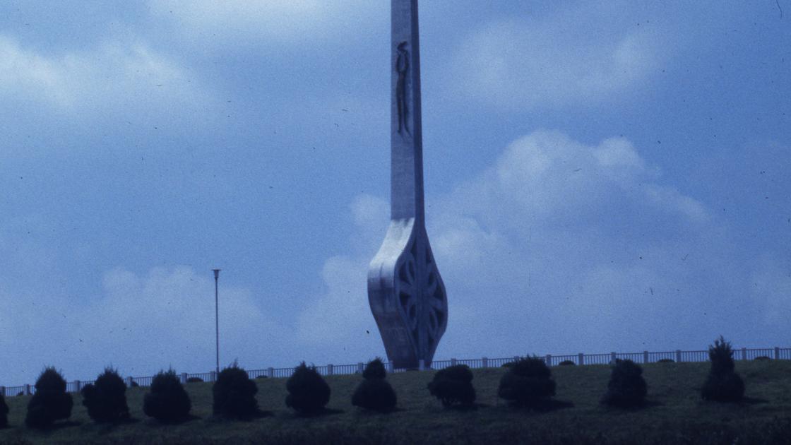 1978년 추풍령휴게소 고속도로건설 기념탑 썸네일