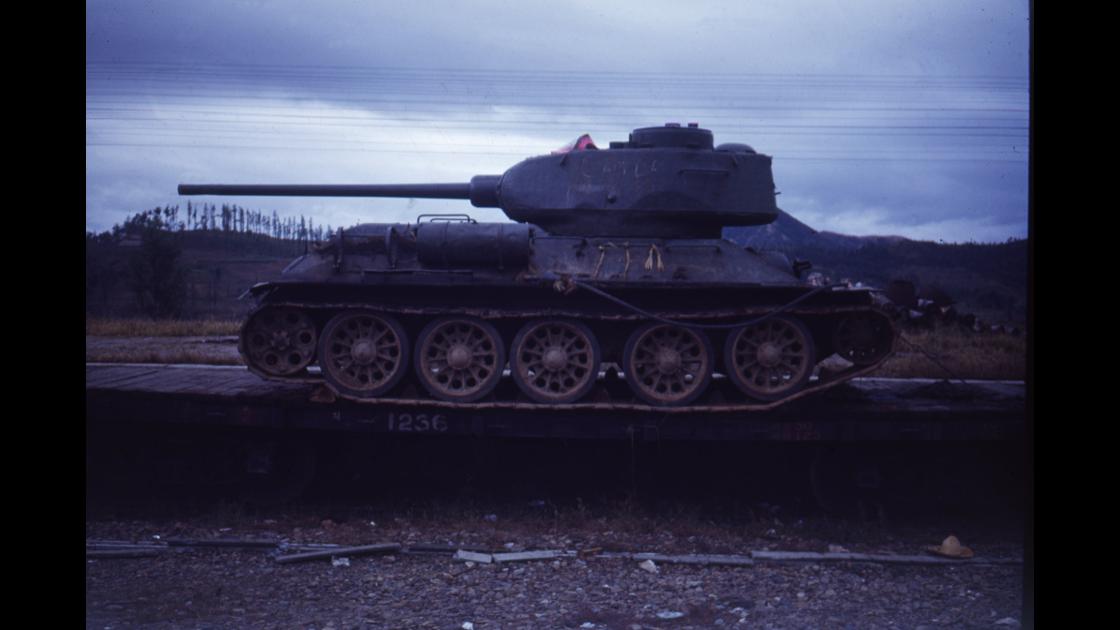 1951년 충북 영동역 화물열차에 실린 미군 탱크 썸네일