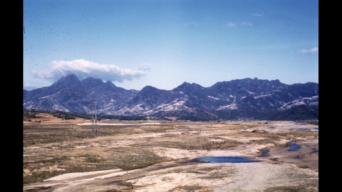 1960년 4월 임진강변의 북한지역 산 능선들_2 썸네일