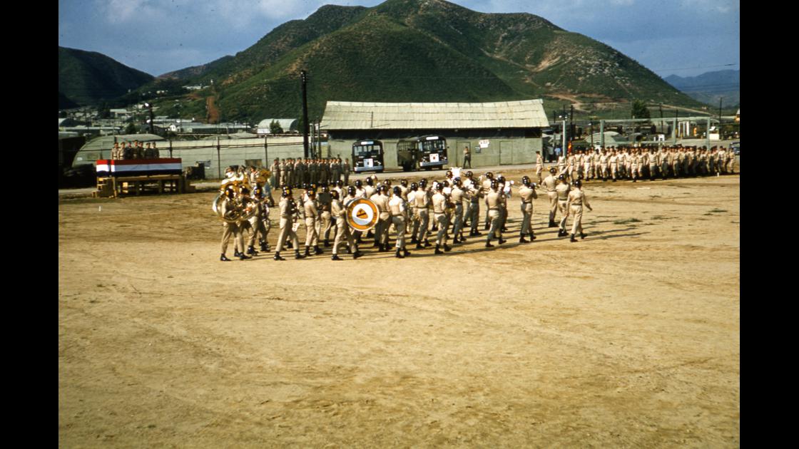 1960년 9월 주한 미8군 제1기갑사단 연대장 이취임식_부대 사열을 위한 군악단 도열 썸네일