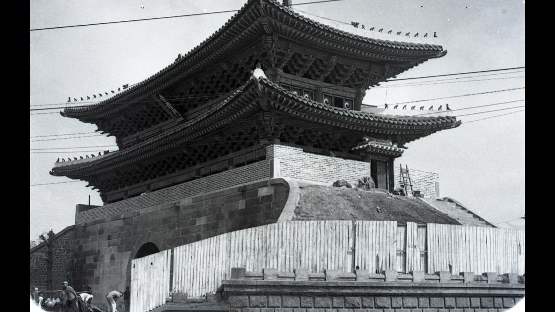 1963년 서울 남대문 보수공사 모습_1 썸네일