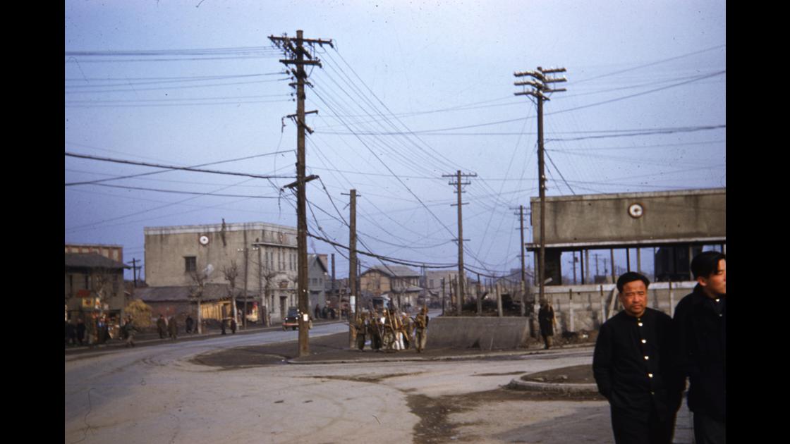 1953년 서울 영등포역 주변 지겟꾼들 썸네일