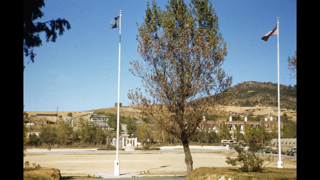 1954년 10월 28일 서울 용산 미 8군사령부 연병장_2 썸네일