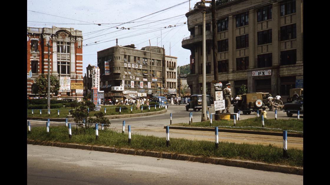 1954년 6월 22일 서울 광화문 미군 PX가 보이는 현 세종대로 사거리 썸네일