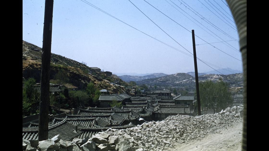 1954년 서울 남산자락의 한옥마을 썸네일