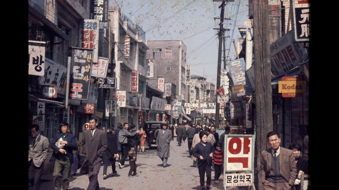1959년 현 서울 남대문로 자유상가 앞 썸네일