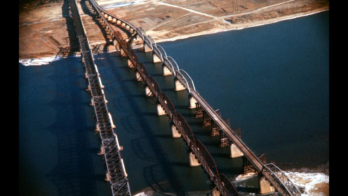 1960년 1월 하늘에서 내려다 본 서울 한강의 다리들 썸네일