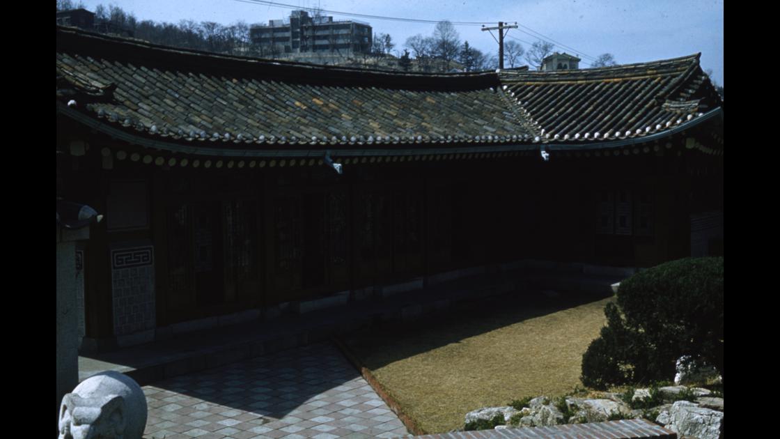 1960년 3월 서울의 한옥 한식당 썸네일