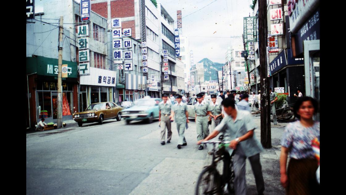 1975년 8월 서울 명동거리_2 썸네일