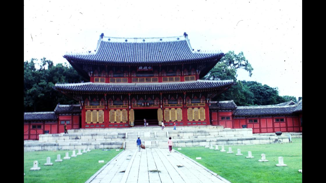 1975년 8월 서울 창덕궁 인정전 썸네일