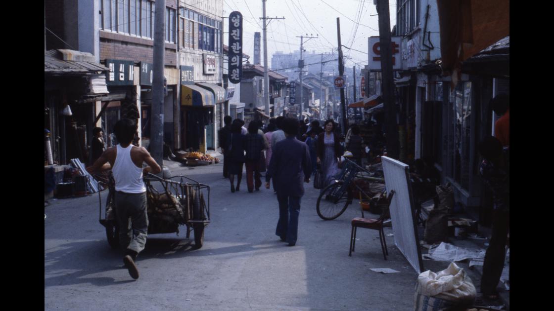 1978년 서울 한남동 이태원거리 주변 재래시장 썸네일