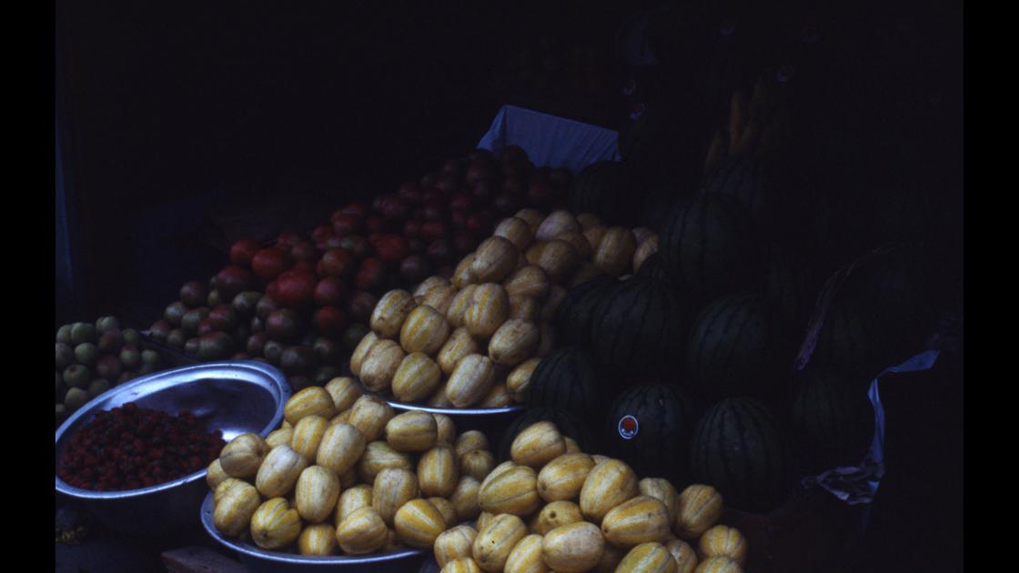 1978년 서울 한남동 재래시장 내 과일가게 썸네일