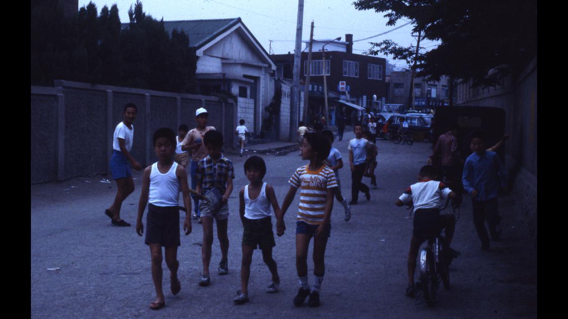 1978년 서울 한남동 주택가 골목안 아이들 썸네일