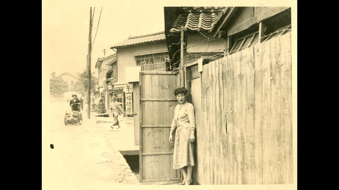 1953년 부산 부산진구 연지동의 기지촌 여성 썸네일