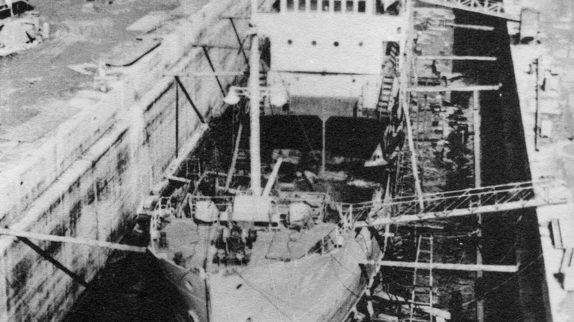 1965년 부산 영도구 봉래동 대선조선주식회사 도크에서 선박 건조 모습 썸네일