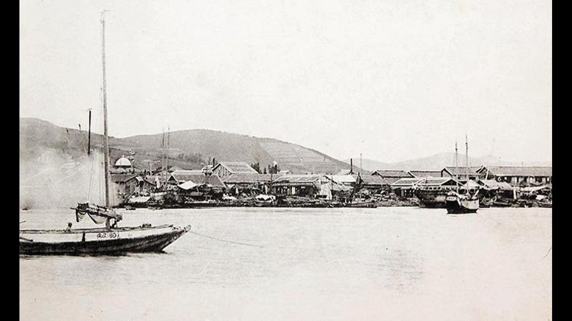 1910년대 부산 중구 남포동 해안에서 바라본 영도 앞 해안 썸네일