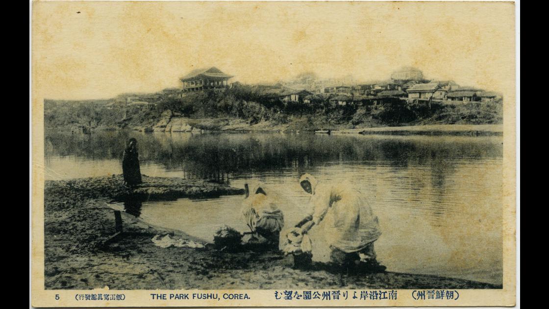 1920년대 진주성 촉석루가 보이는 강가에서 빨래를 하는 여인들 썸네일