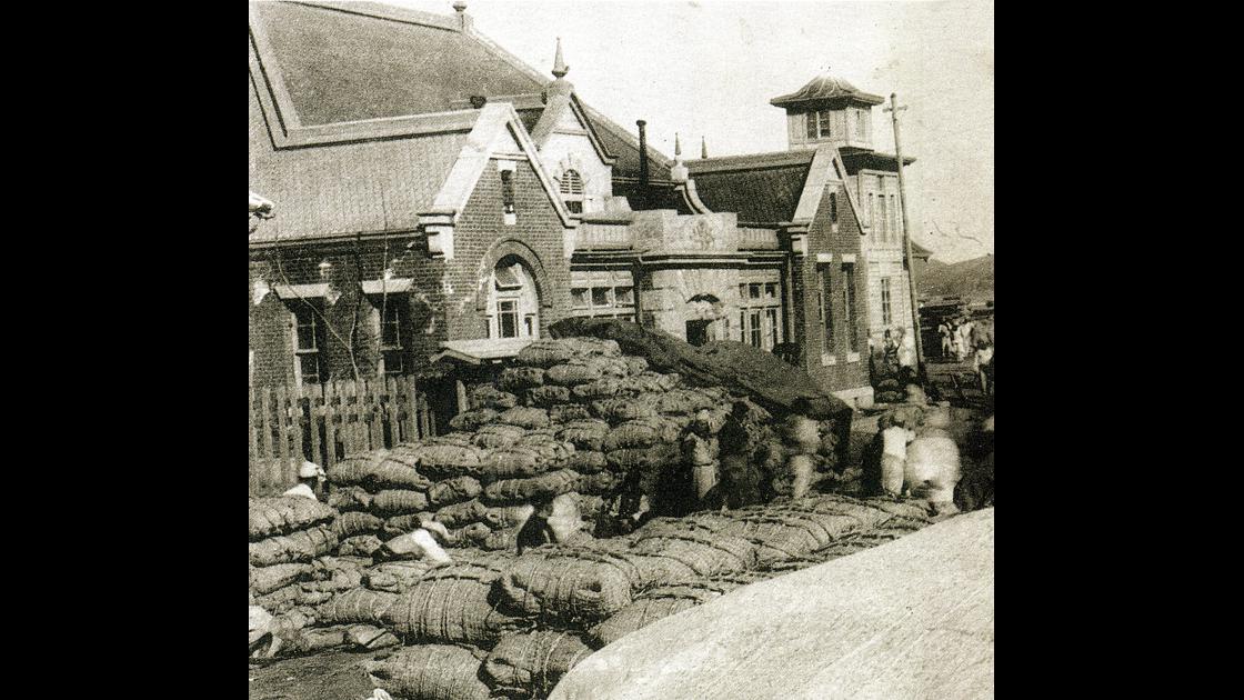 1920년대 후반 군산항부두의 쌀 썸네일