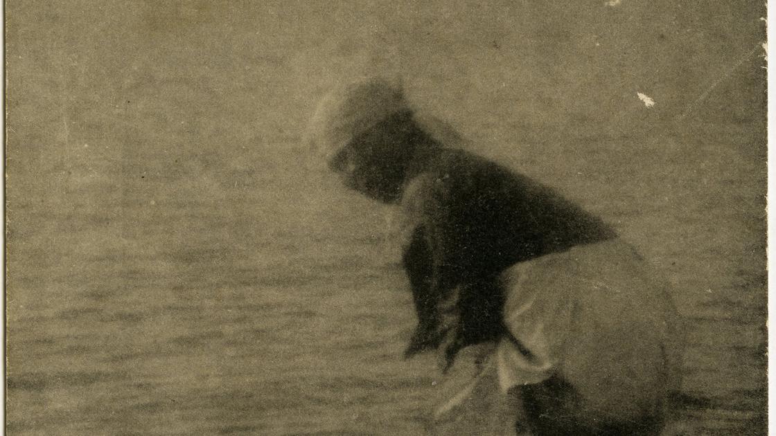 1900년대 초 강에서 세탁하는 여인_조선풍속 썸네일